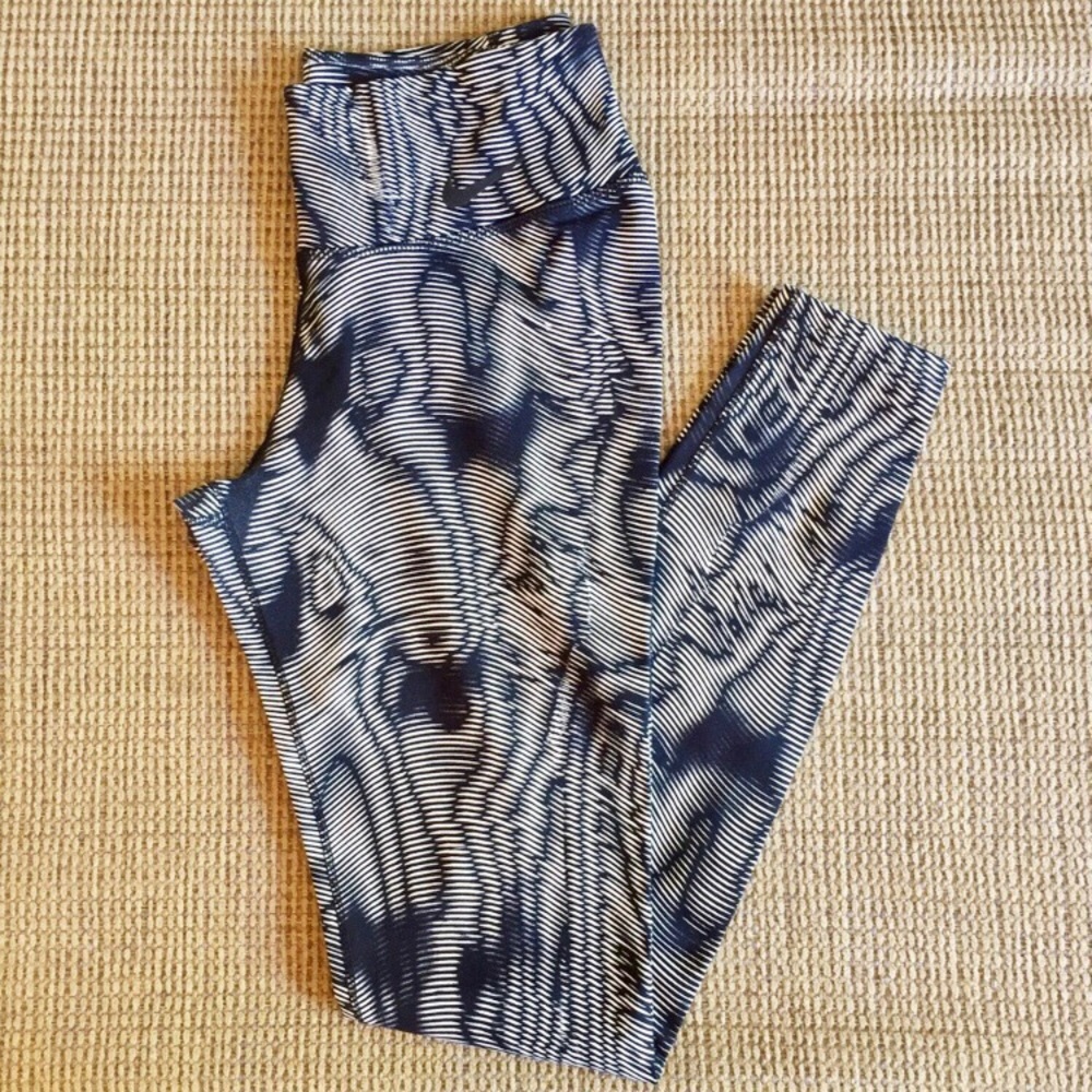 ❌ SOLD ❌ NIKE WOMEN Training Printed Tights